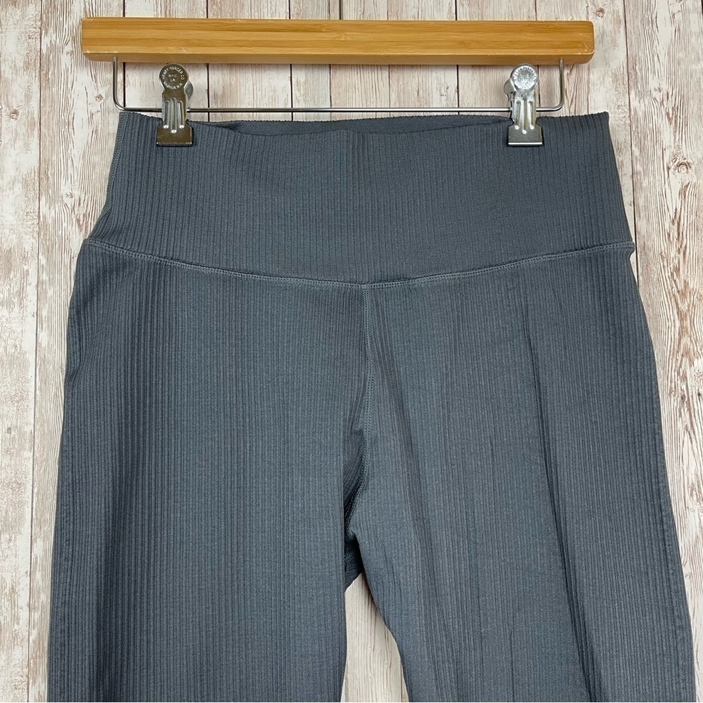 Good American Ribbed Pull-On Leggings Size 3/4 Large/XL Women - Picture 2 of 9